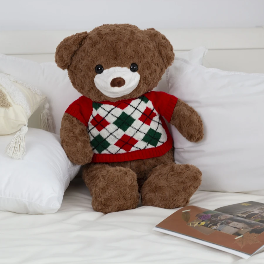 М’яка іграшка Ведмедик у червоному светрі з пледом — Cozy Warm Bear